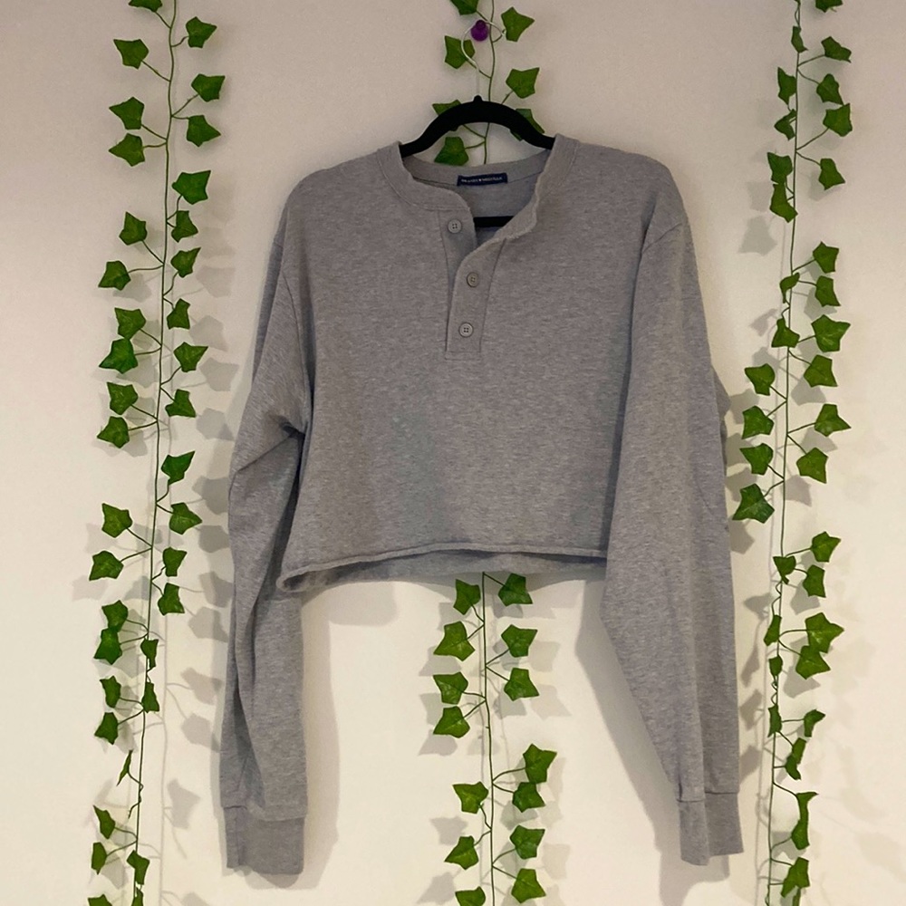 BRANDY MELVILLE LENNON TOP GREY LONG SLEEVE